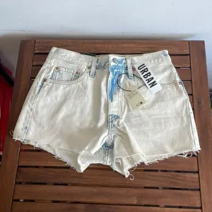 NWT Levi’s 501 Original Cutoff High-Rise Denim Shorts Snow Women Size 27 MSRP$69